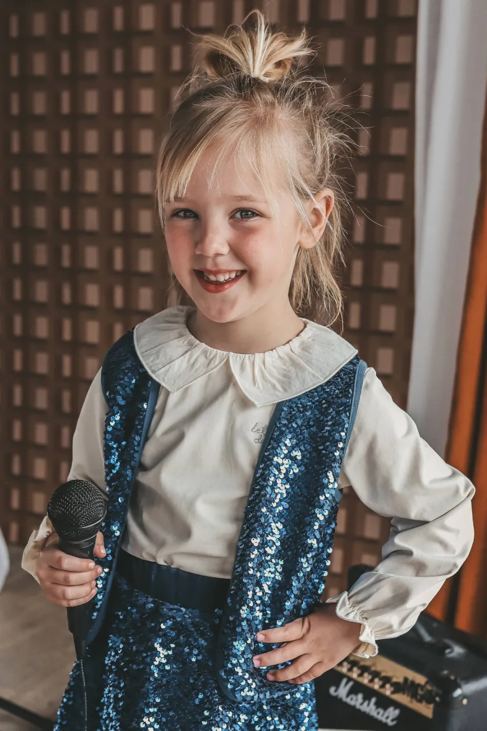Your Wishes gilet blauw met pailletten