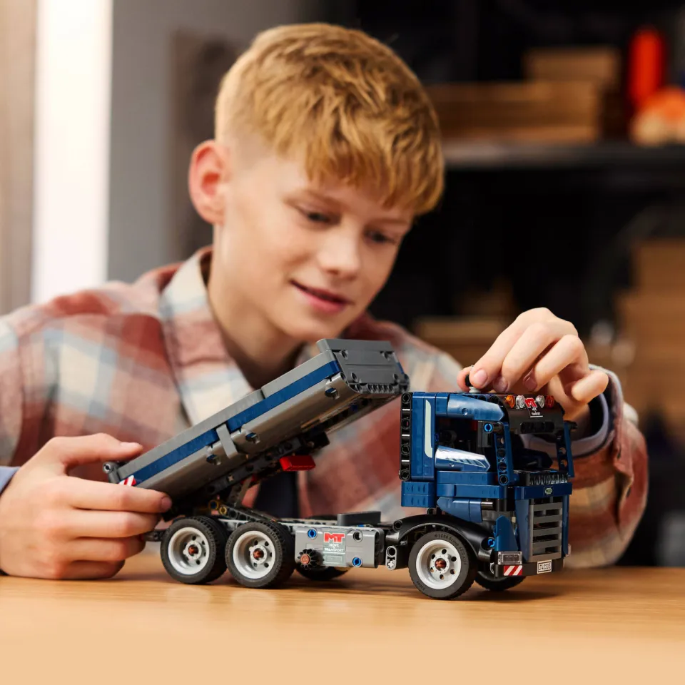 Lego Technic Vrachtwagen met kiepfunctie speelgoed 42203, foto 6