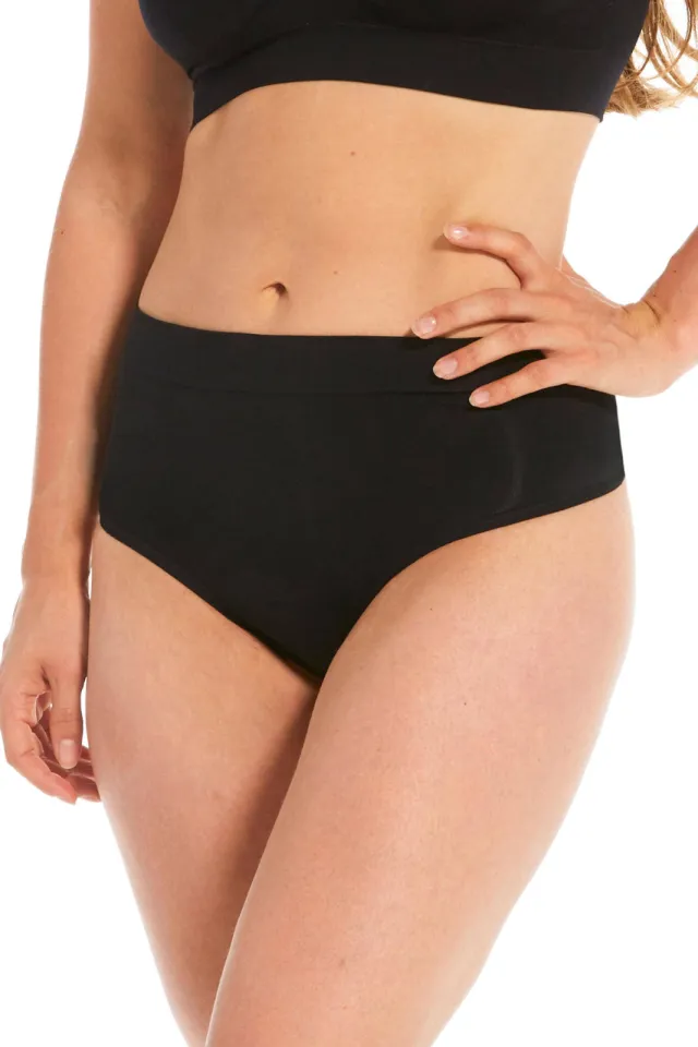 MAGIC Bodyfashion medium corrigerende string Comfort zwart