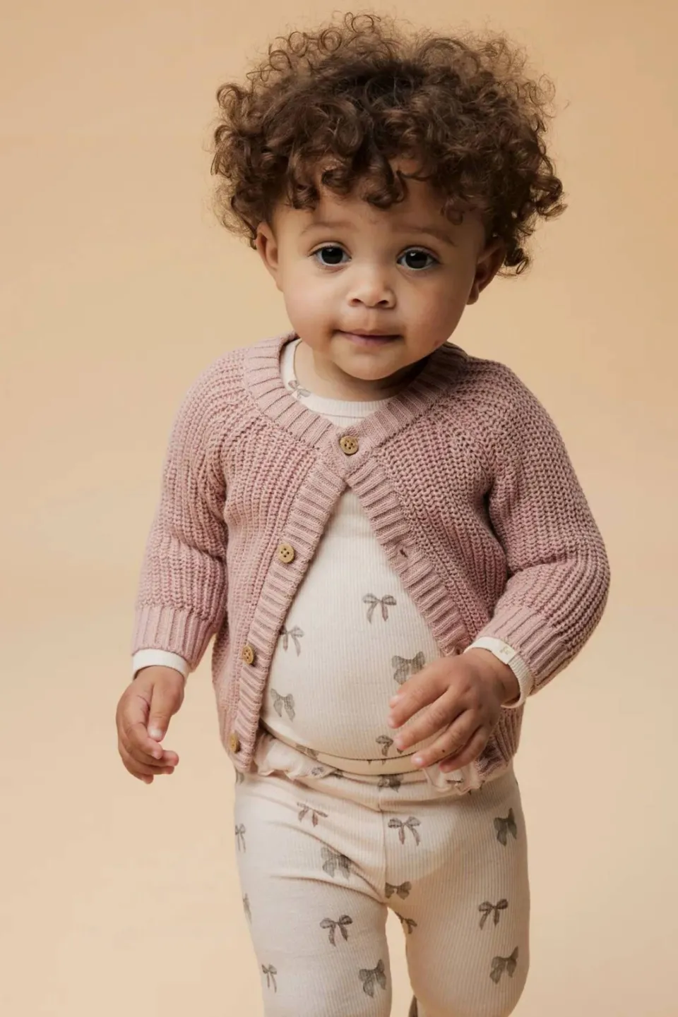 Lil' Atelier BABY romper met all over print zalmroze