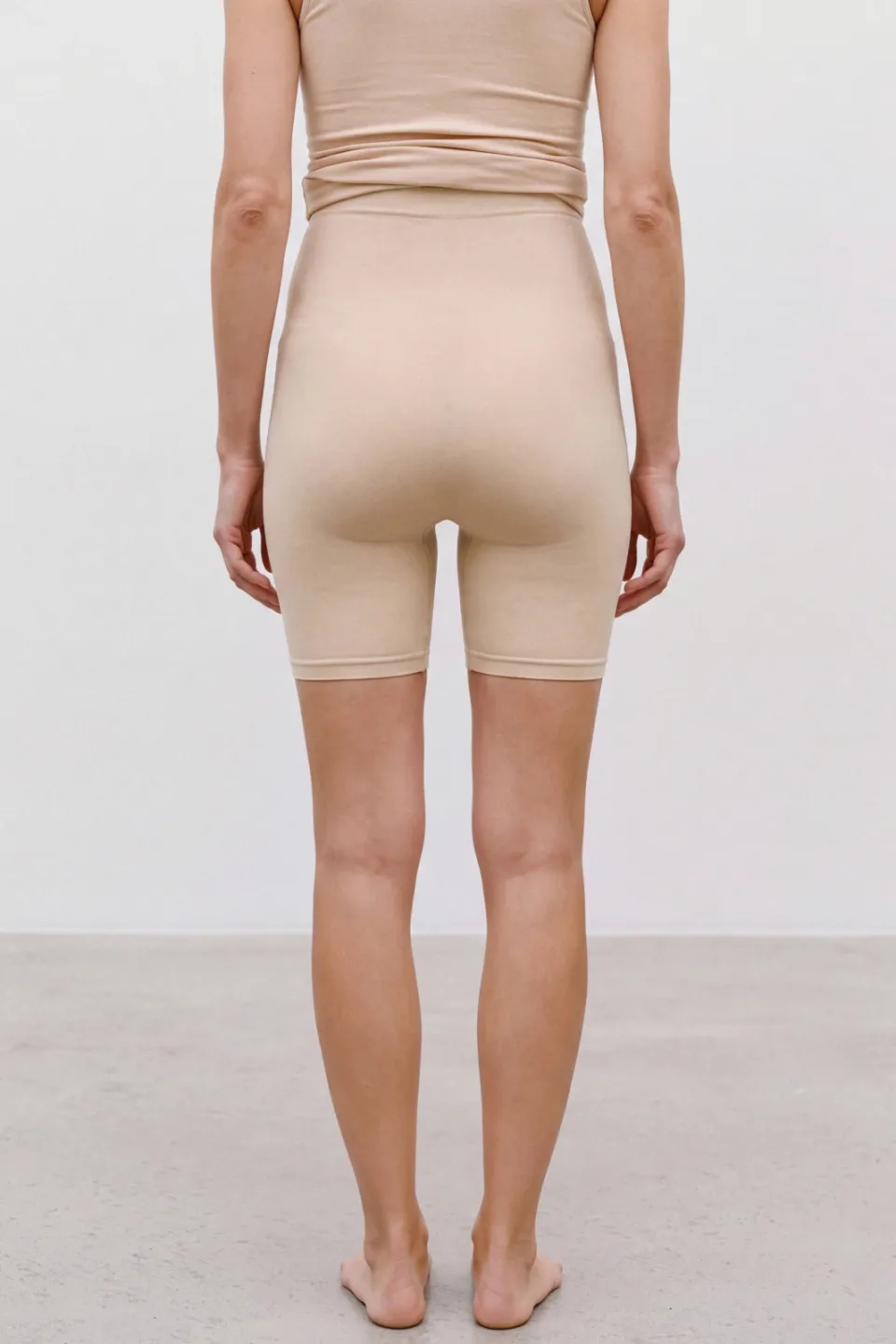 Mamalicious slim high waist zwangerschaps biker short beige, foto 8