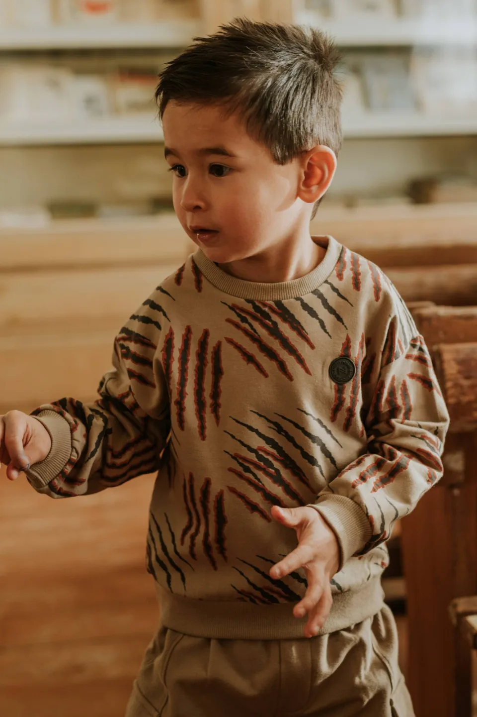 Koko Noko rechtvallende sweater met print - zand, foto 5