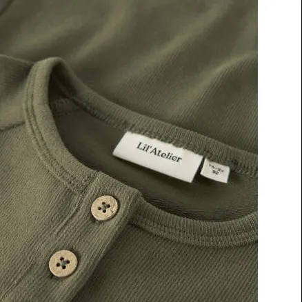 Lil' Atelier slim fit longsleeve olijfgroen, foto 3