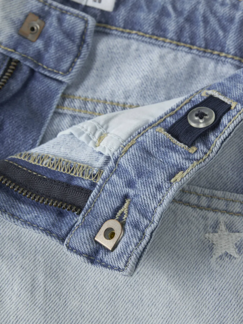 NAME IT NKFBELLA jeansshort lichtblauw met sterren light blue bleached - stars, foto 4