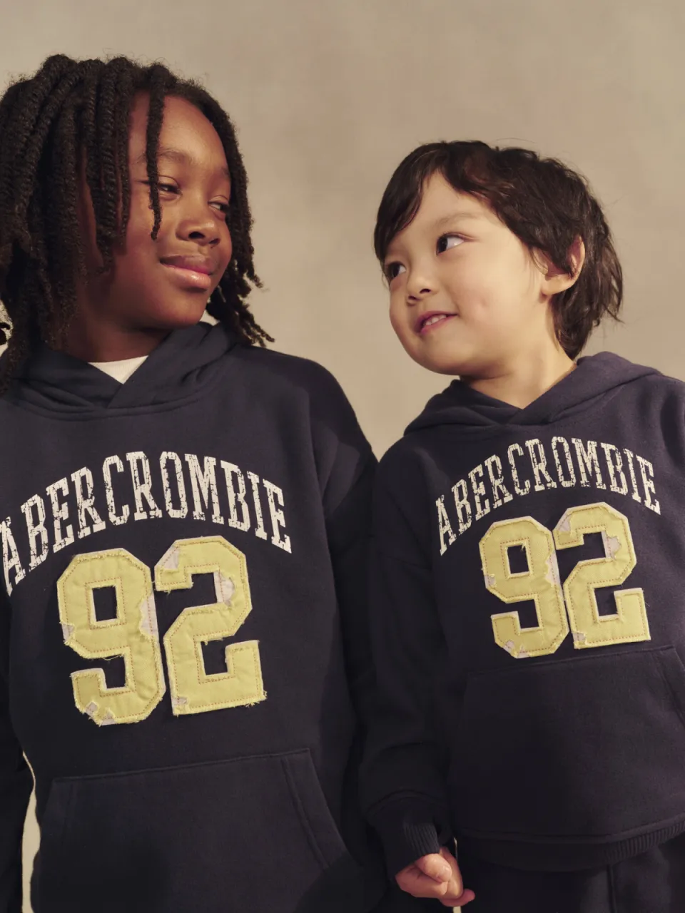 Abercrombie & Fitch hoodie met tekst - donkerblauw, foto 4