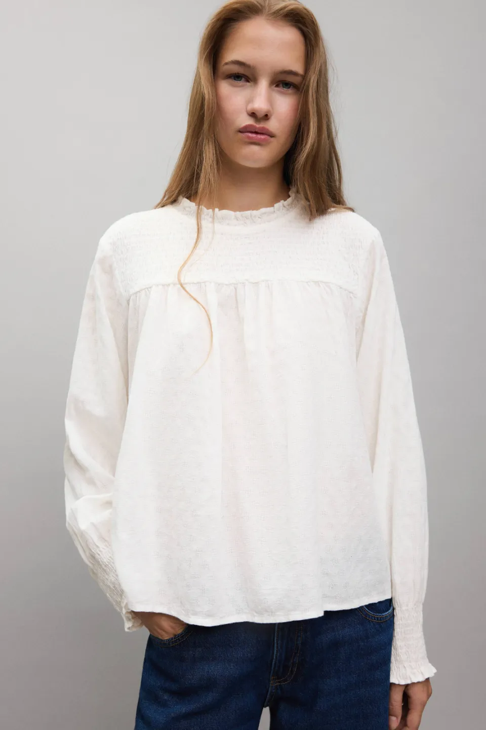 Mango Teen blousetop met smockwerk wit, foto 5