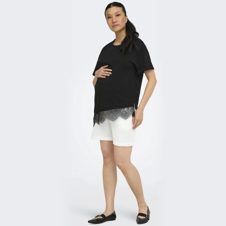 Only Maternity regular waist zwangerschaps short wit Offwhite