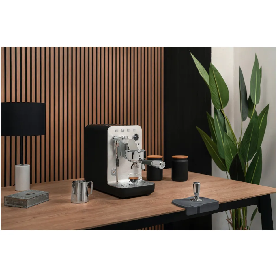 Smeg EMC02BLMEU espressomachine zilver, foto 2