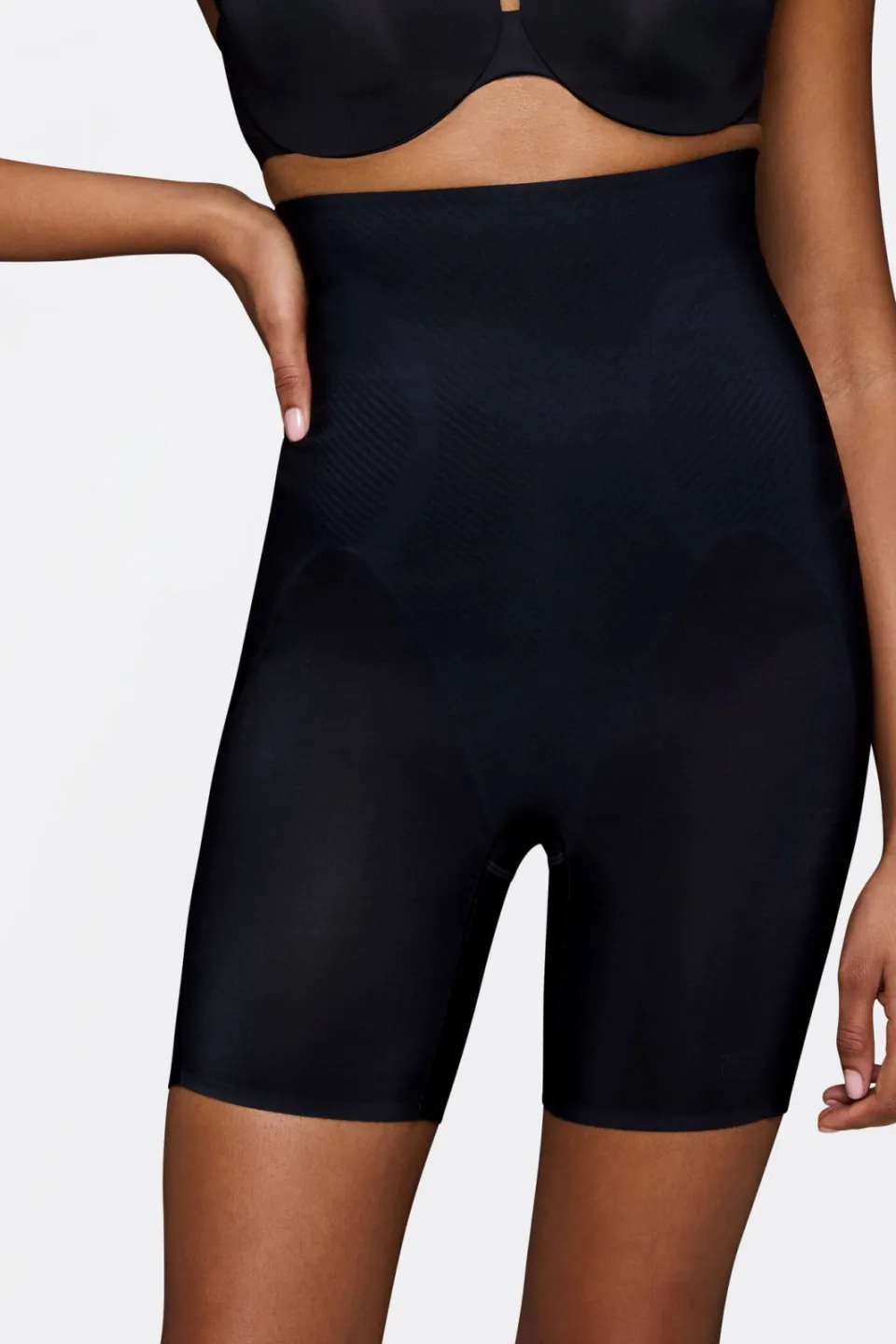 Triumph high waist corrigerende short Body Make-Up Illusion Curve zwart, foto 4