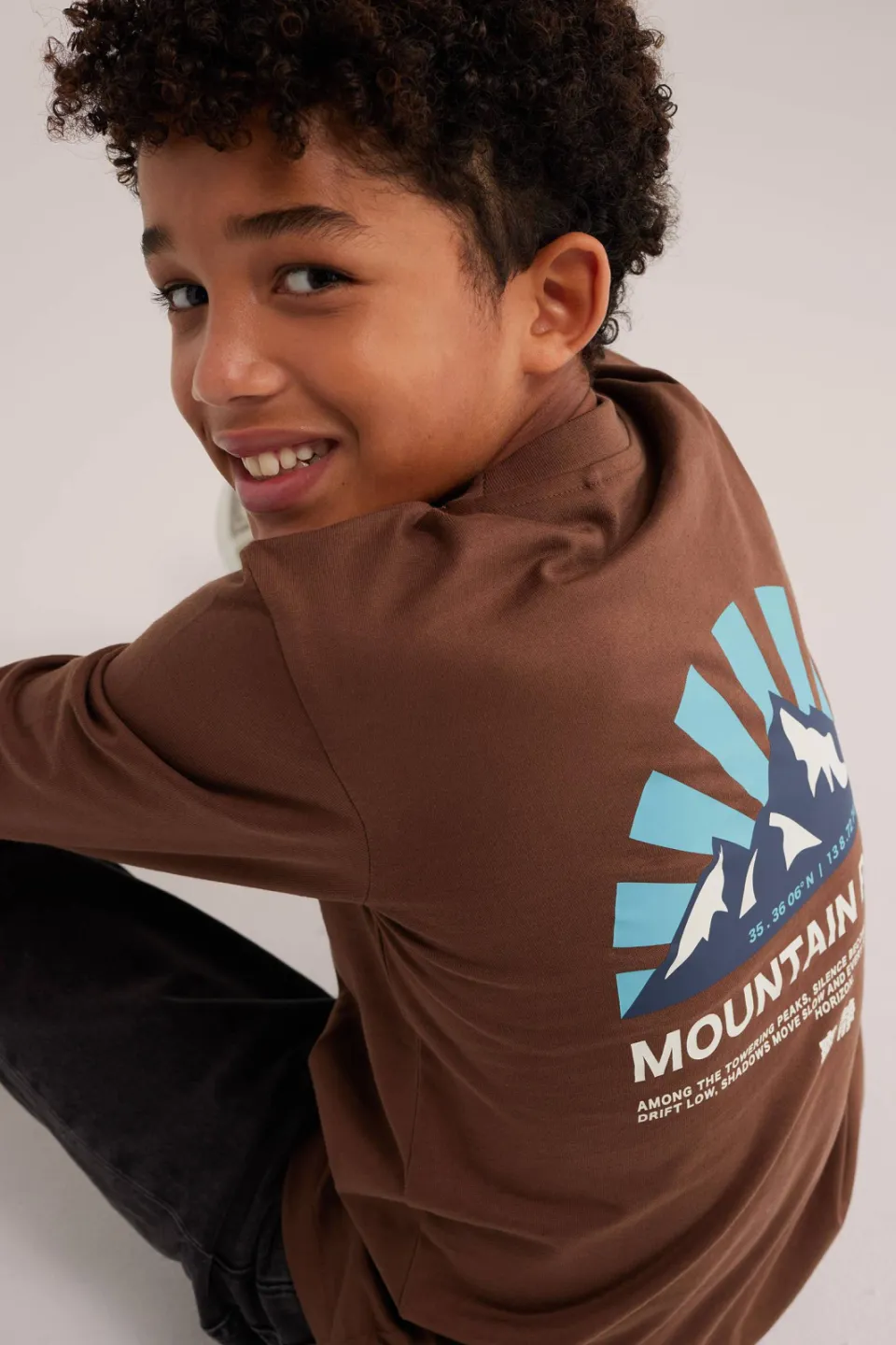 WE Fashion longsleeve met backprint bruin, foto 6