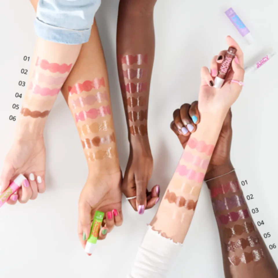 Essence Juicy Bomb Glossy Butter Balm 06 Wake Me Up Before You Coco 2,5 gr wit, foto 3