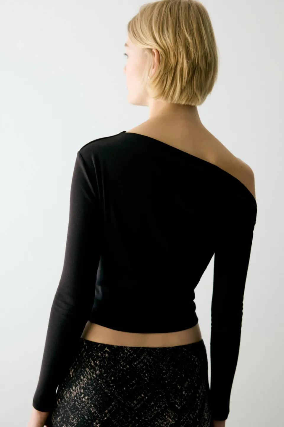 Mango one shoulder top zwart, foto 3