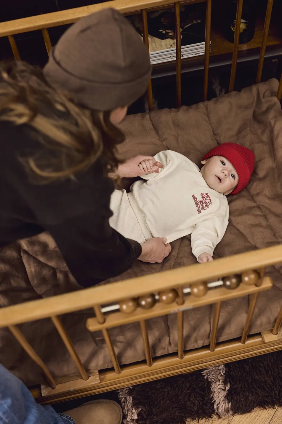 Z8 newborn sweater met tekst - zand