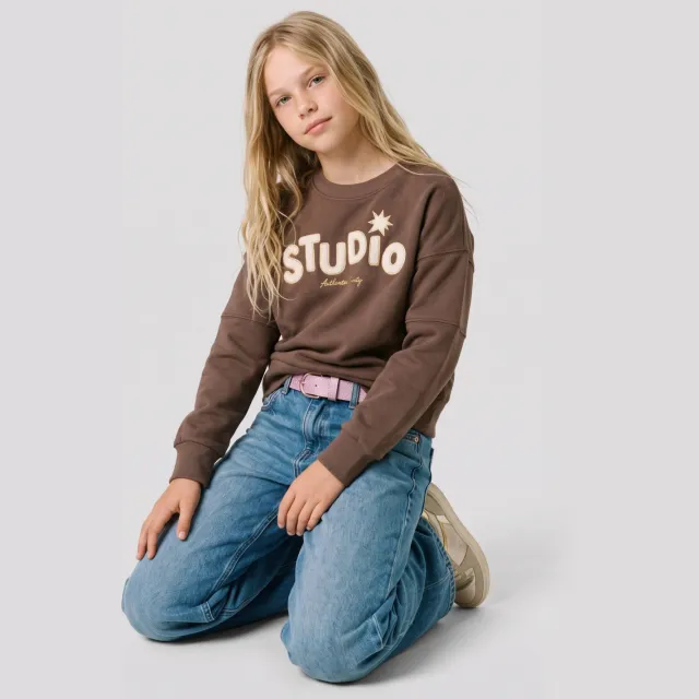 Me & My Monkey sweater met tekst - donkerbruin