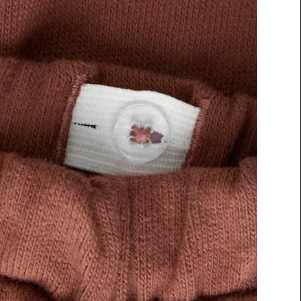 Lil' Atelier babybroek gebreid met ruches warmbruin, foto 3