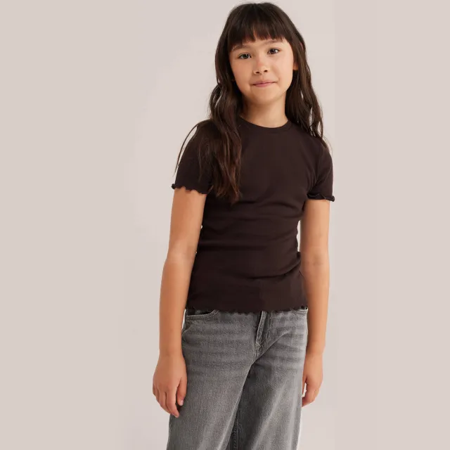 WE Fashion T-shirt met ruches donkerbruin