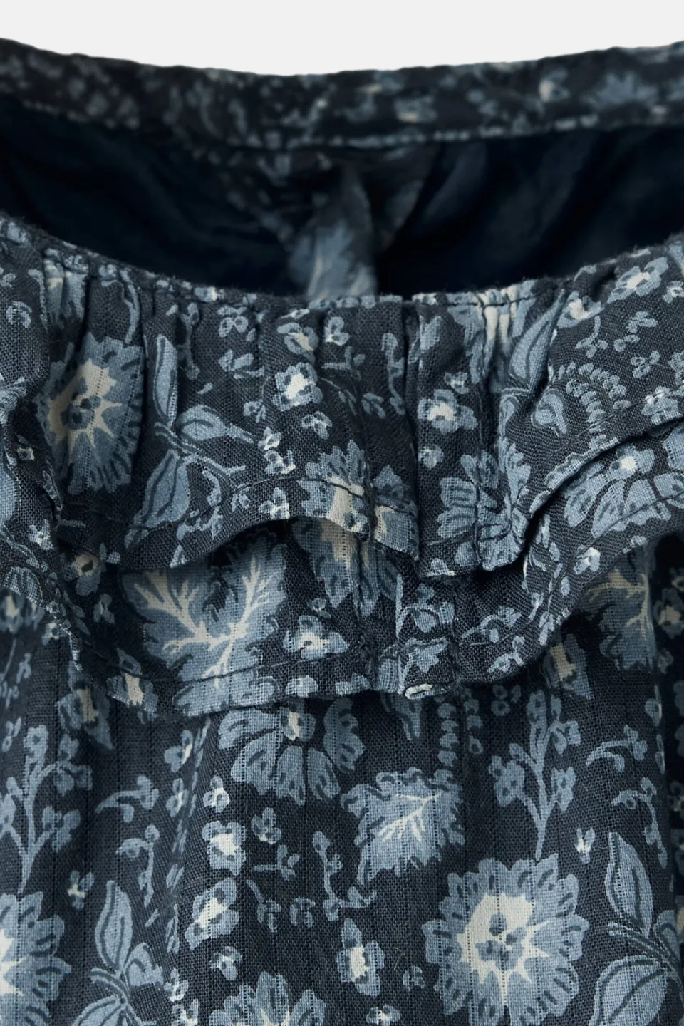 Mango Kids katoenen gebloemde romper met ruches - donkerblauw/grijs, foto 5
