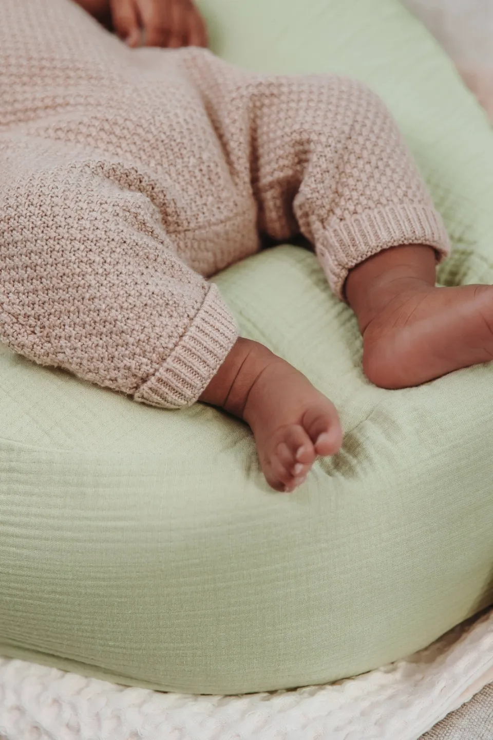 Meyco pre-washed hydrofiele relaxhoes voor voedingskussen soft olive, foto 5