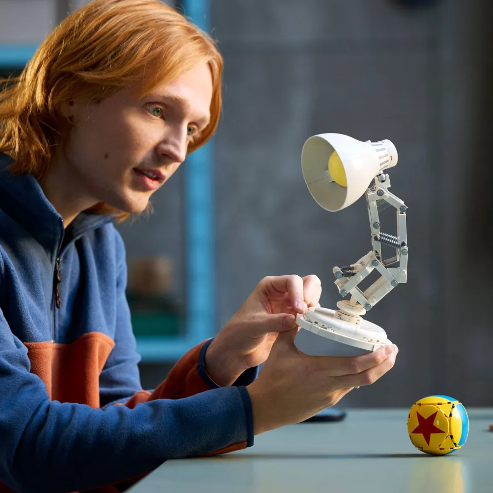 Lego IDEAS Disney Pixar Luxo Jr. Displaymodel 21357, foto 7