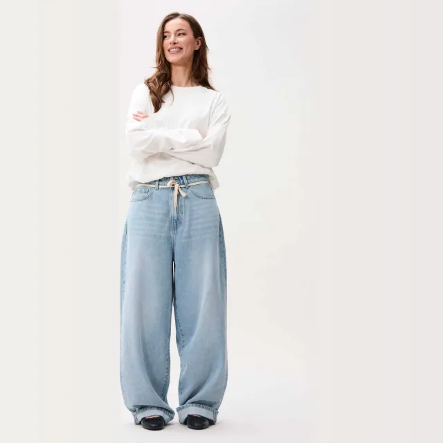 Catwalk Junkie high waist baggy jeans met ceintuur - lichtblauw Light blue denim