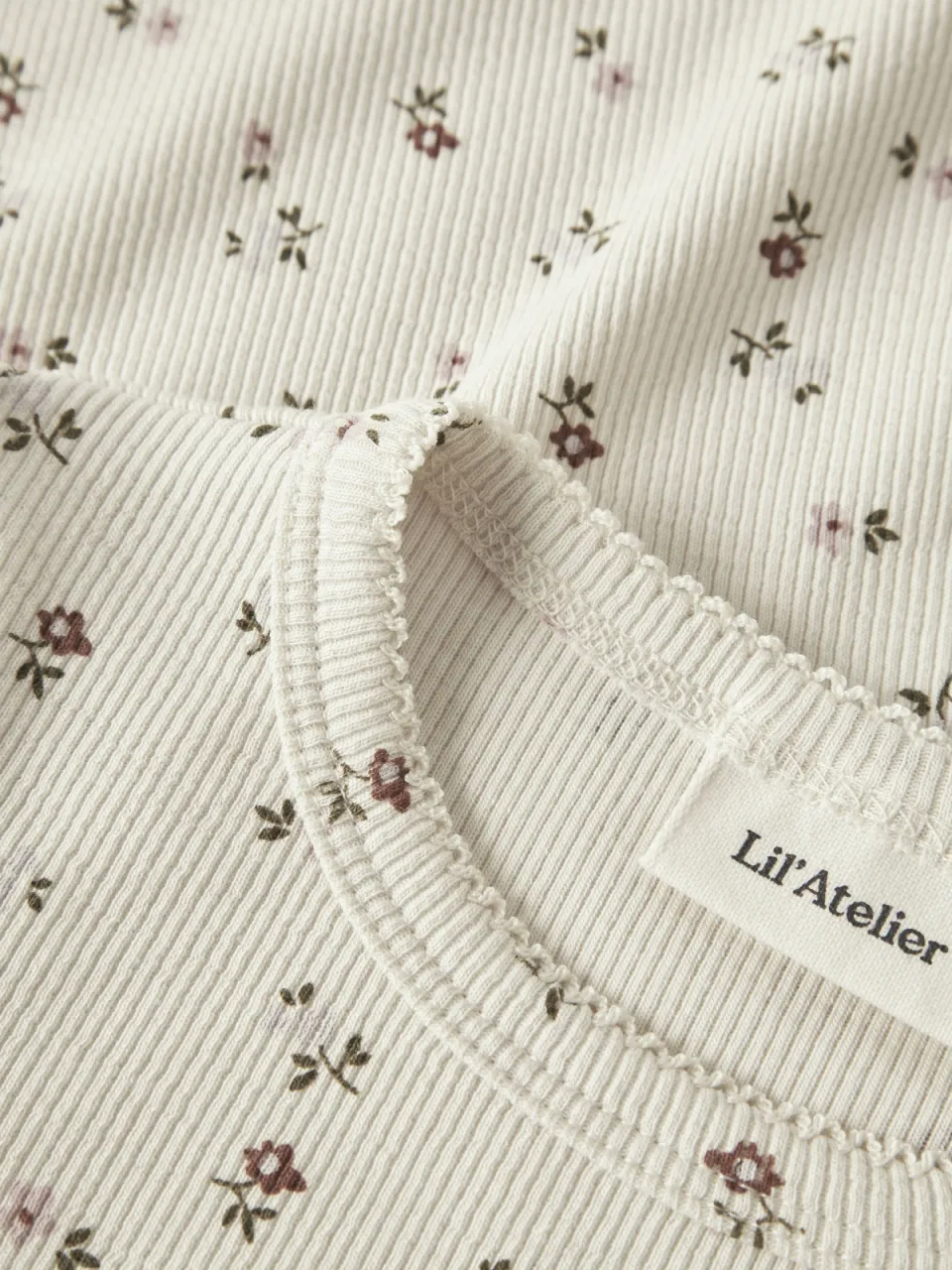 Lil' Atelier Mini aansluitend longsleeve ecru met print, foto 3