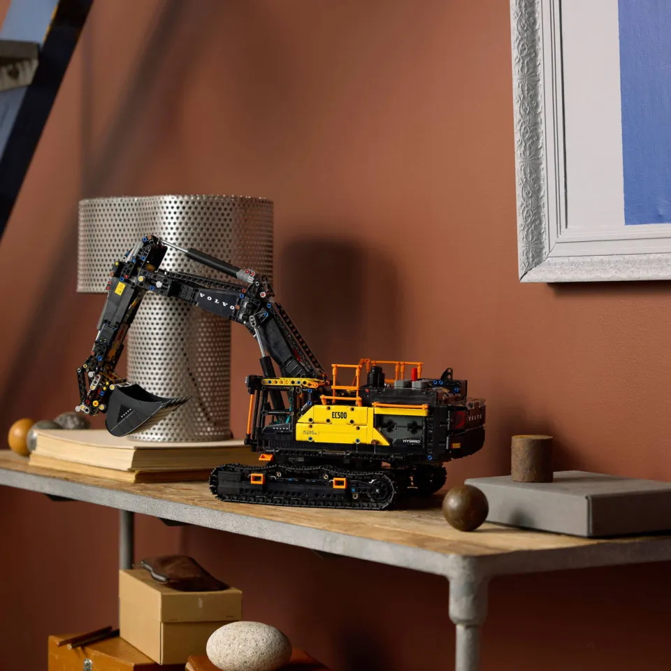 Lego Technic Volvo EC500 Hybrid graafmachine 42215, foto 4