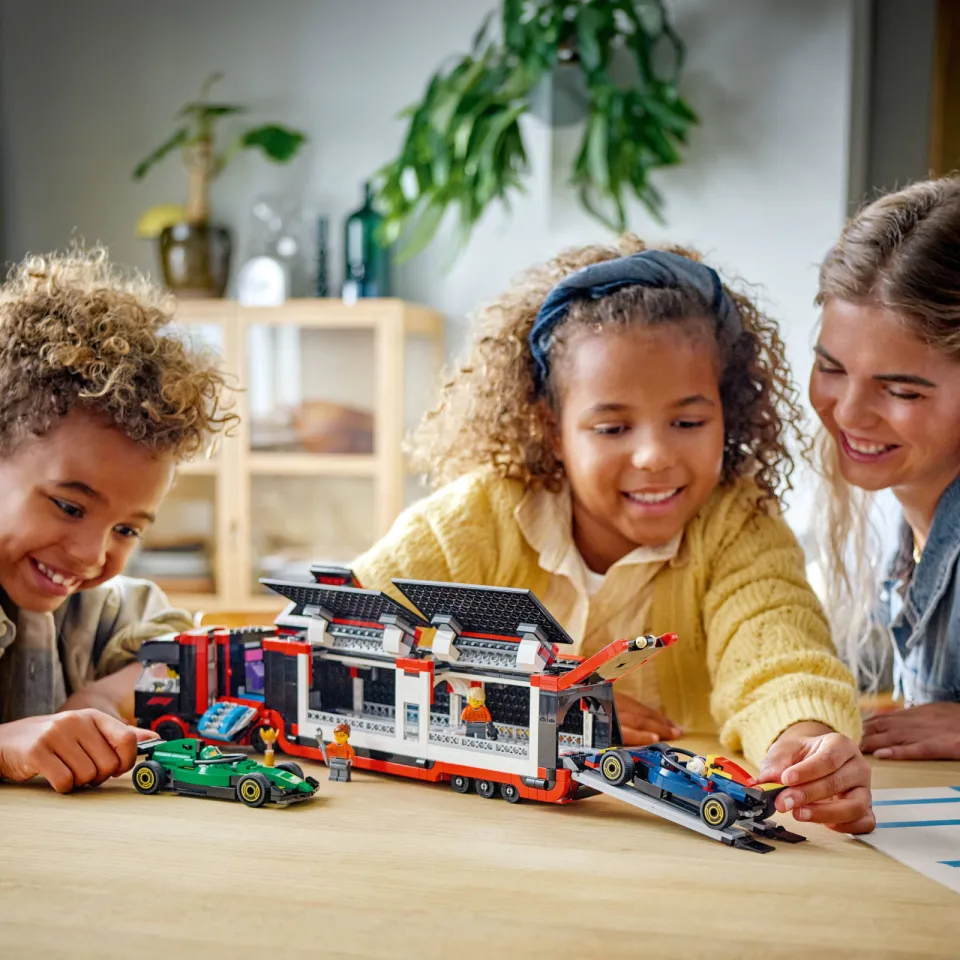 Lego City F1® truck met RB20 en AMR24 F1® auto's 60445, foto 8