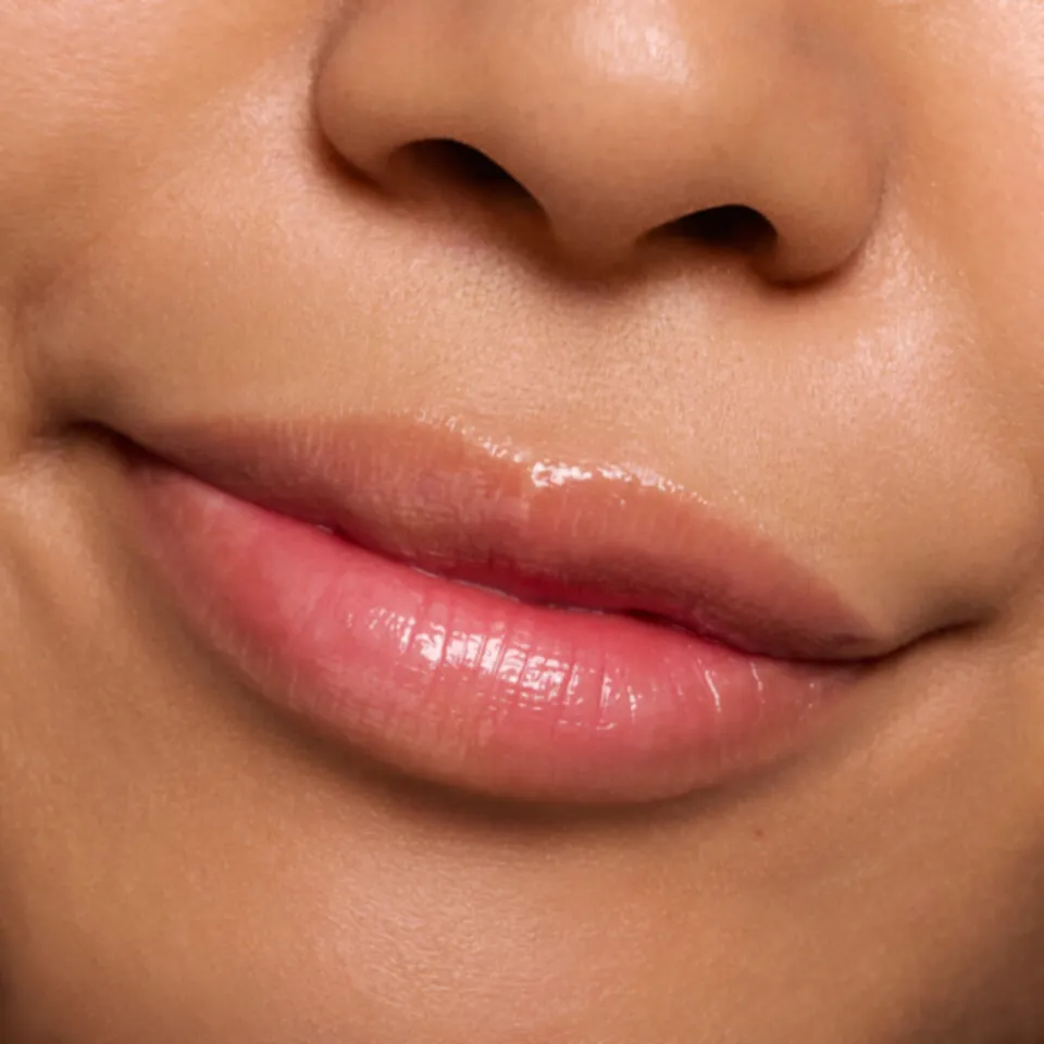 Essence Juicy Bomb Glossy Butter Balm 06 Wake Me Up Before You Coco 2,5 gr wit, foto 5