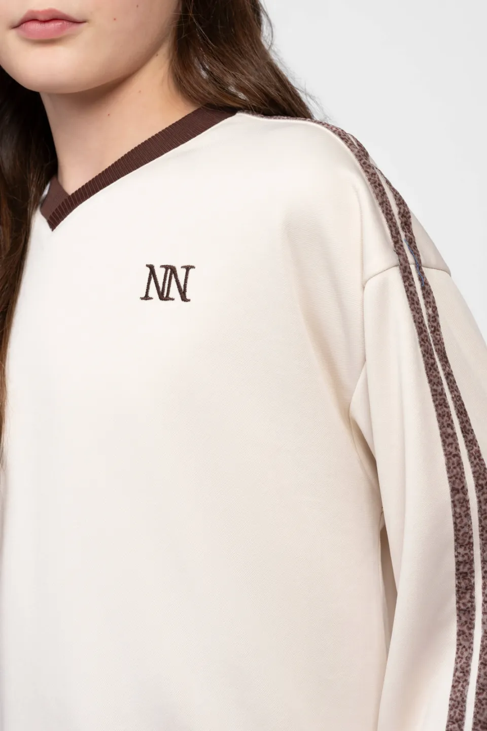 Nik & Nik longsleeve ecru met V-hals, foto 4