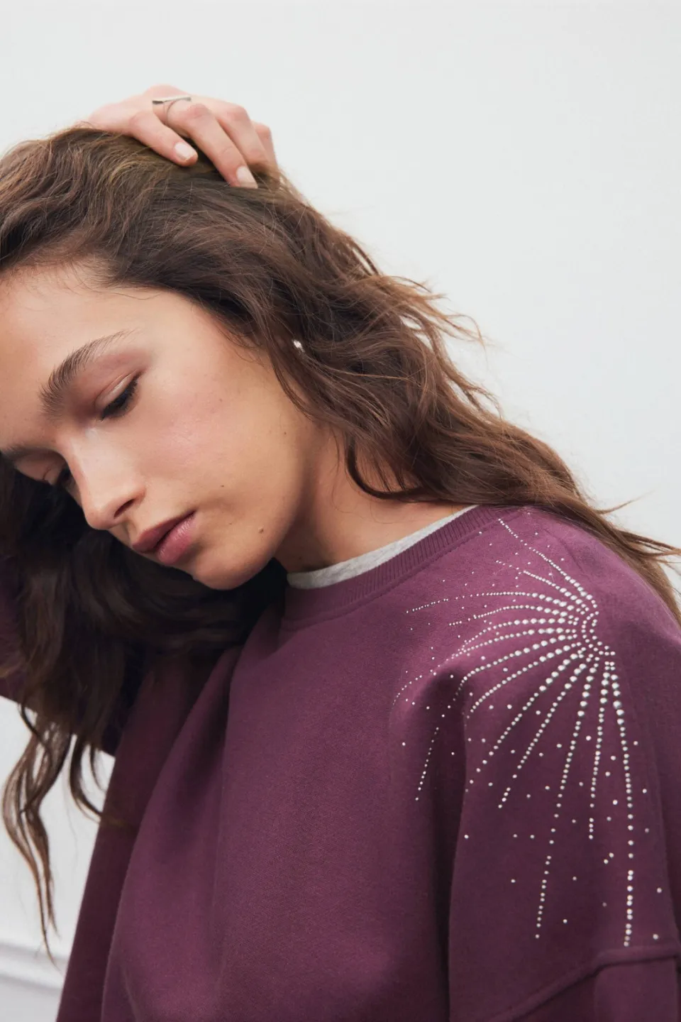 Mango TEEN sweater met strass-steentjes - donkerrood, foto 5