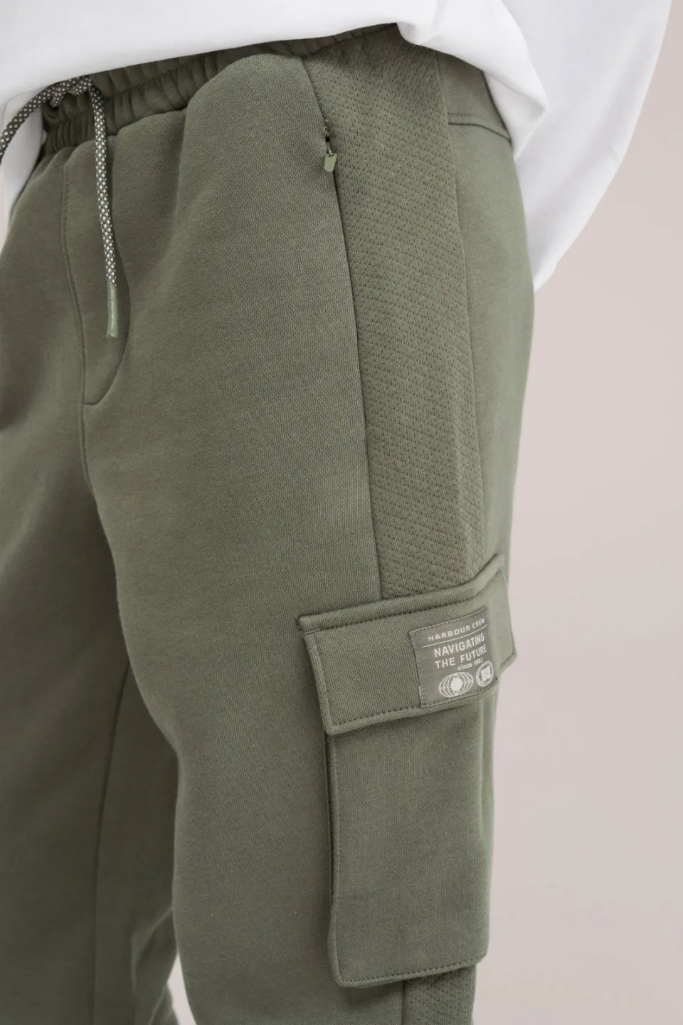 WE Fashion tapered cargo joggingbroek olijfgroen, foto 4