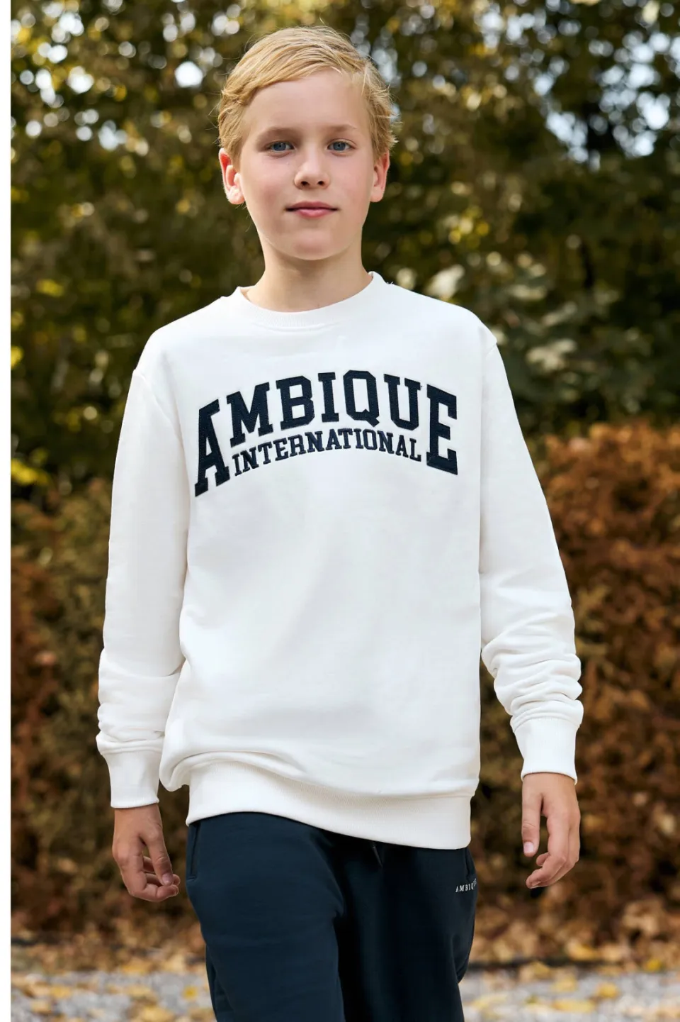 sweater ecru Logo | Sweater van Ambique, foto 3