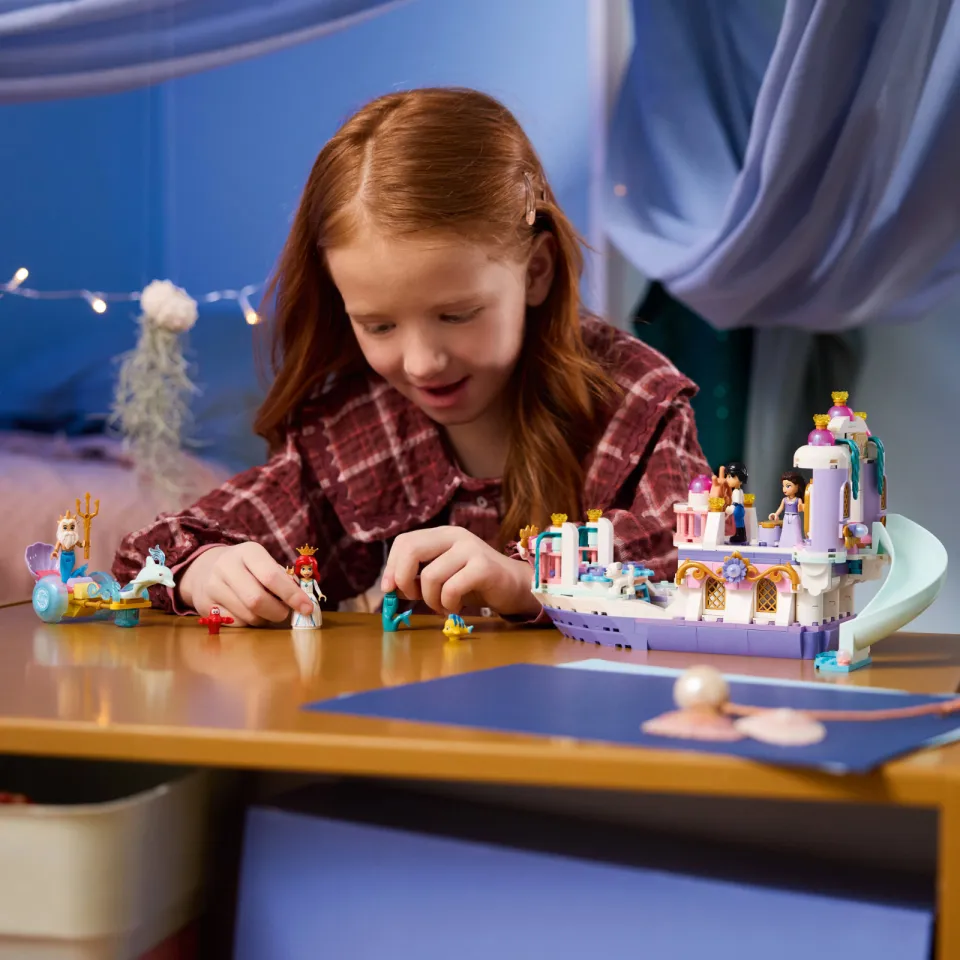 Lego Disney Princess Ariëls koninklijke trouwboot 43299, foto 6