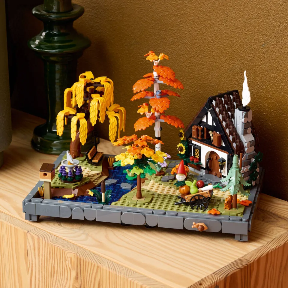 Lego Icons Herfsttuin met Cottage Herfstdecoratie Bouwpakket 11372, foto 3