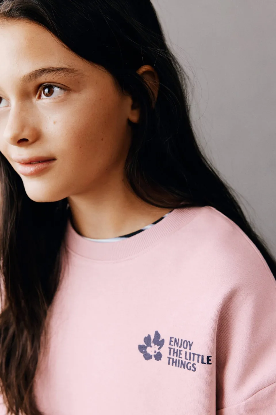 Mango Kids rechtvallende sweater met backprint - roze, foto 5