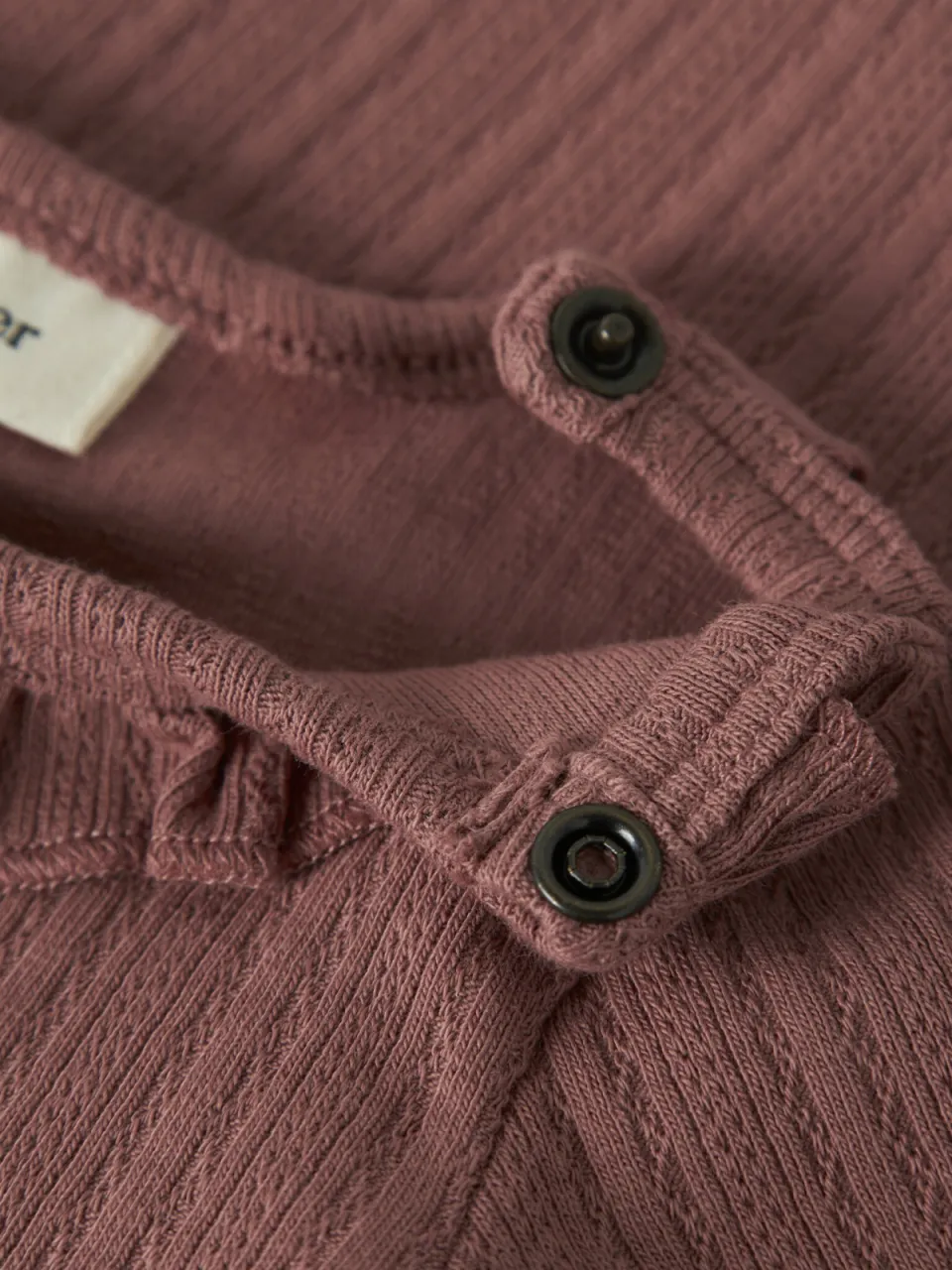 Lil' Atelier BABY gebreide romper met ruches - oudroze, foto 3