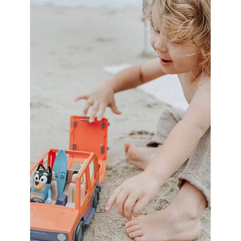 Moose Toys Bluey speelauto met accessoires, foto 6