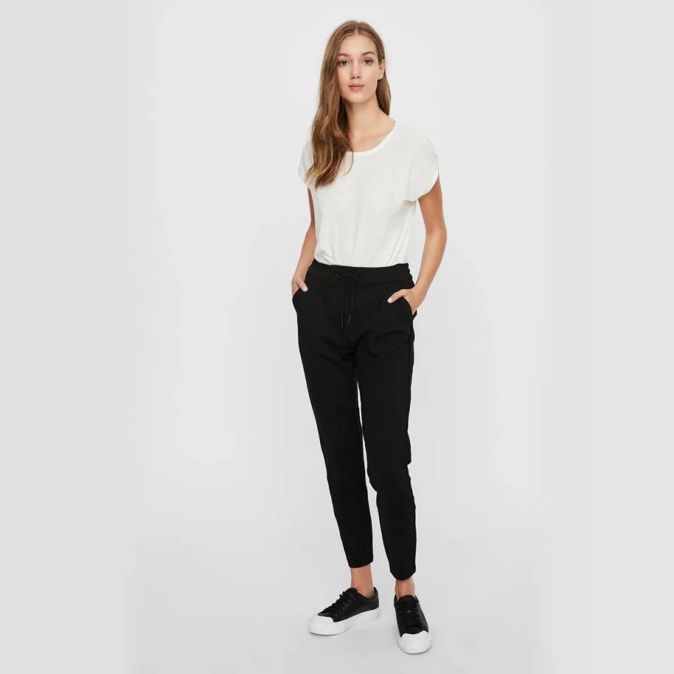 Vero Moda VMEVA tapered broek zwart Black