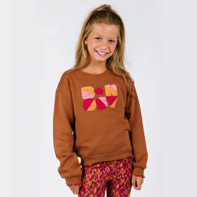 B.Nosy sweater bruin