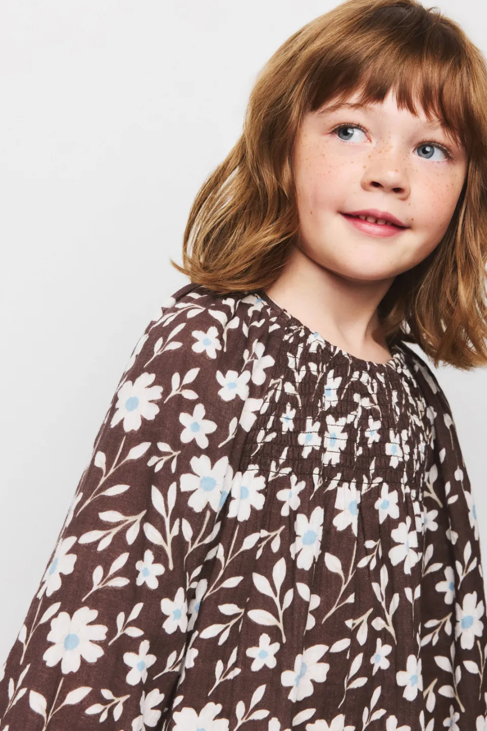 Mango Kids gebloemde korte jurk met smockwerk lichtblauw donkerbruin/wit/lichtblauw, foto 5