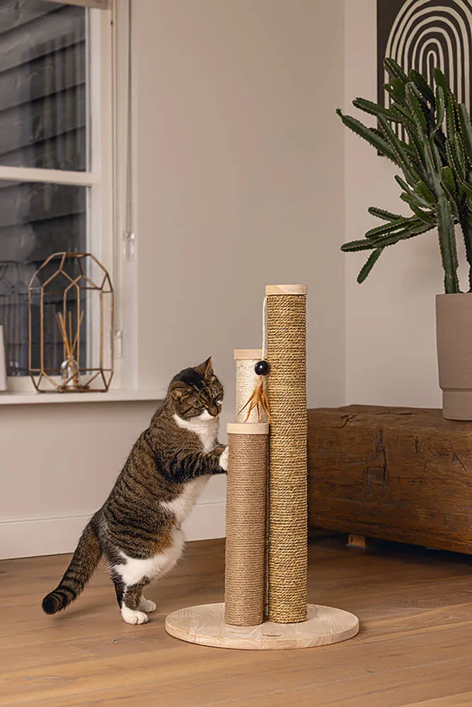 Designed by Lotte Willa houten krabpaal zand, foto 5