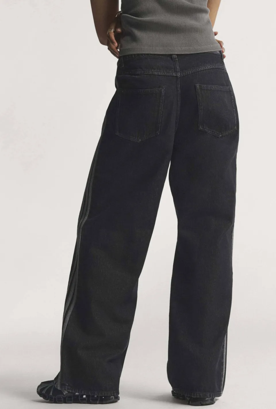 Adidas Originals regular waist loose fit jeans - zwart, foto 6