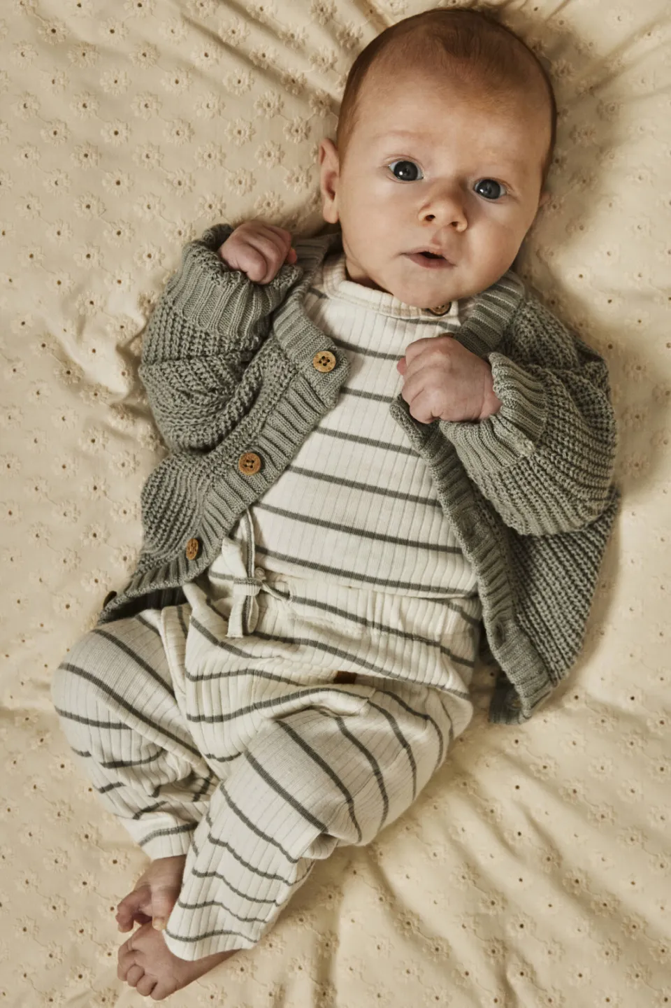 Lil' Atelier gestreepte broek NBMKAIL offwhite/grijs