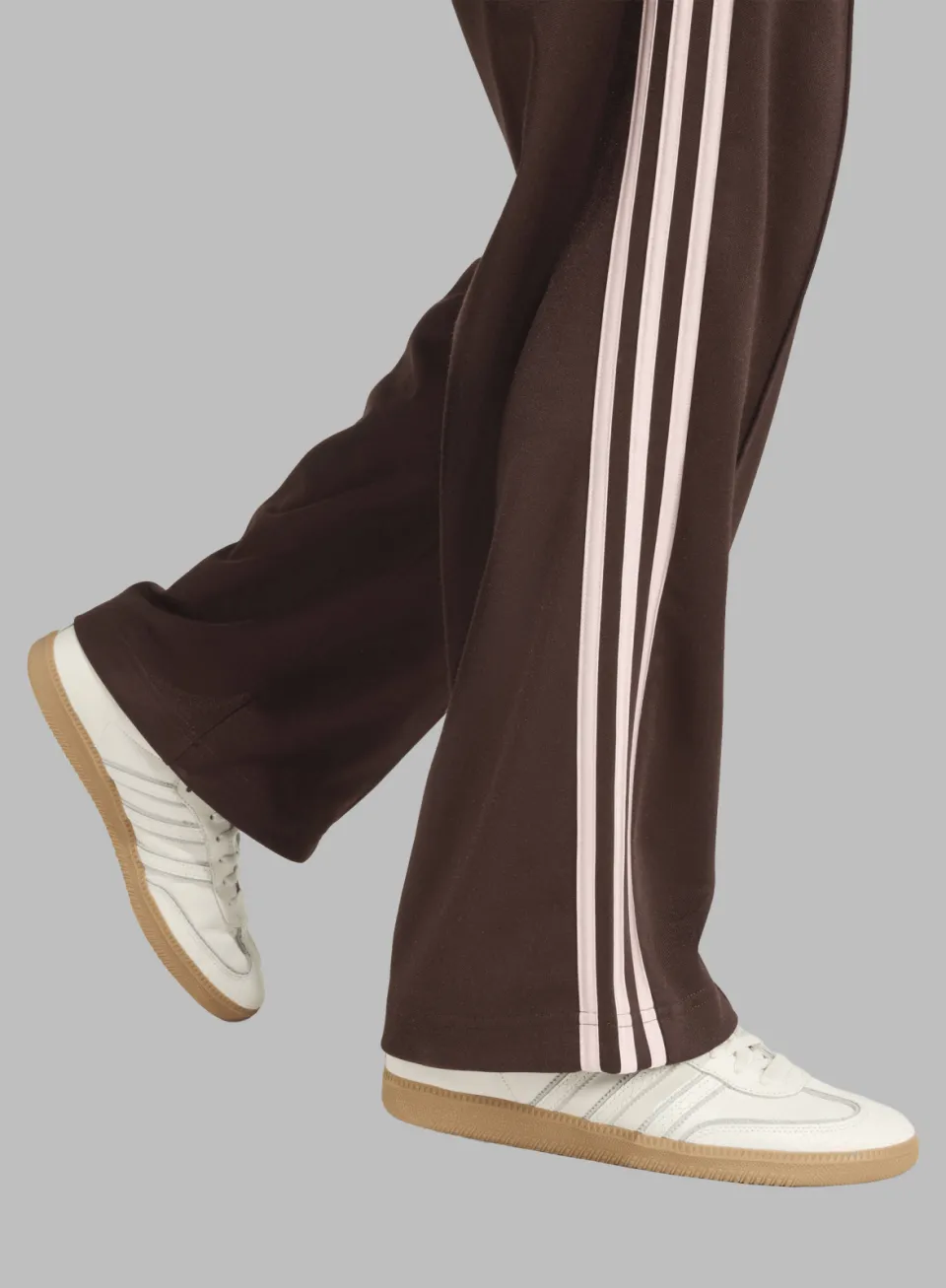 Adidas Firebird loose fit joggingbroek bruin, foto 5
