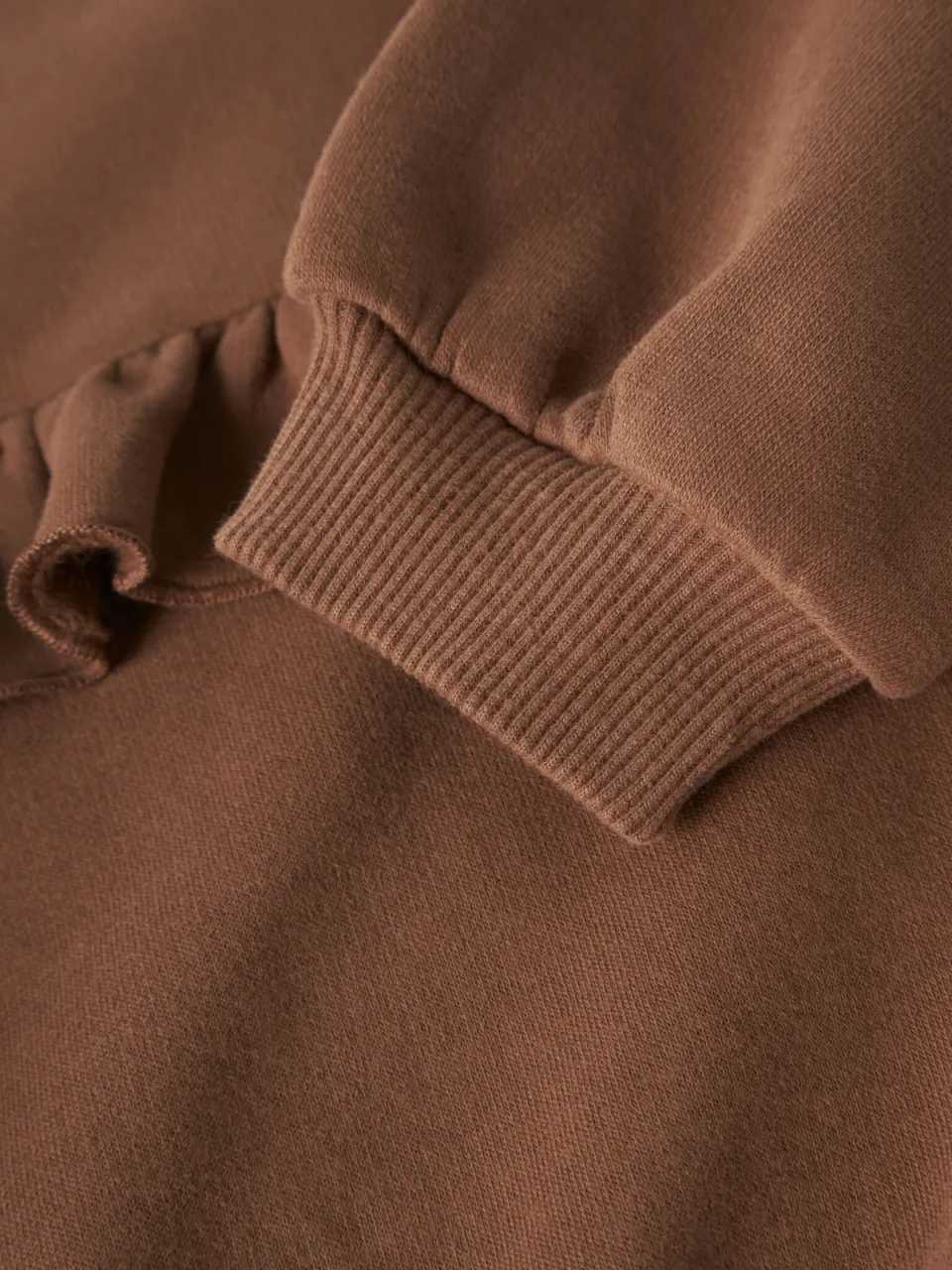 Lil' Atelier MINI loose fit sweater met ruches - bruin, foto 4