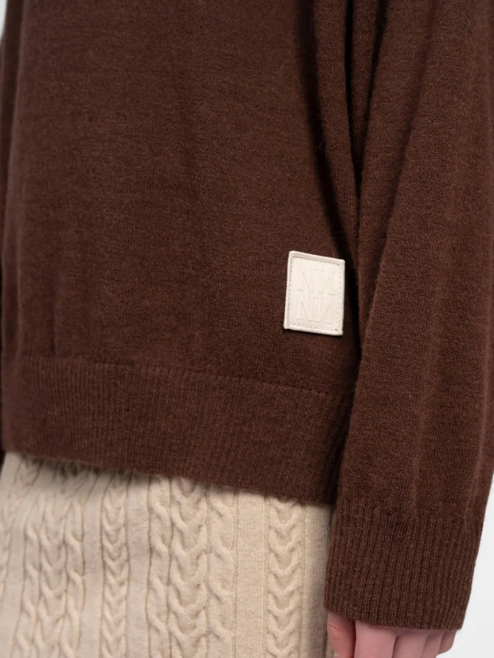 NIK&NIK gebreide sweater met backprint - donkerbruin, foto 6