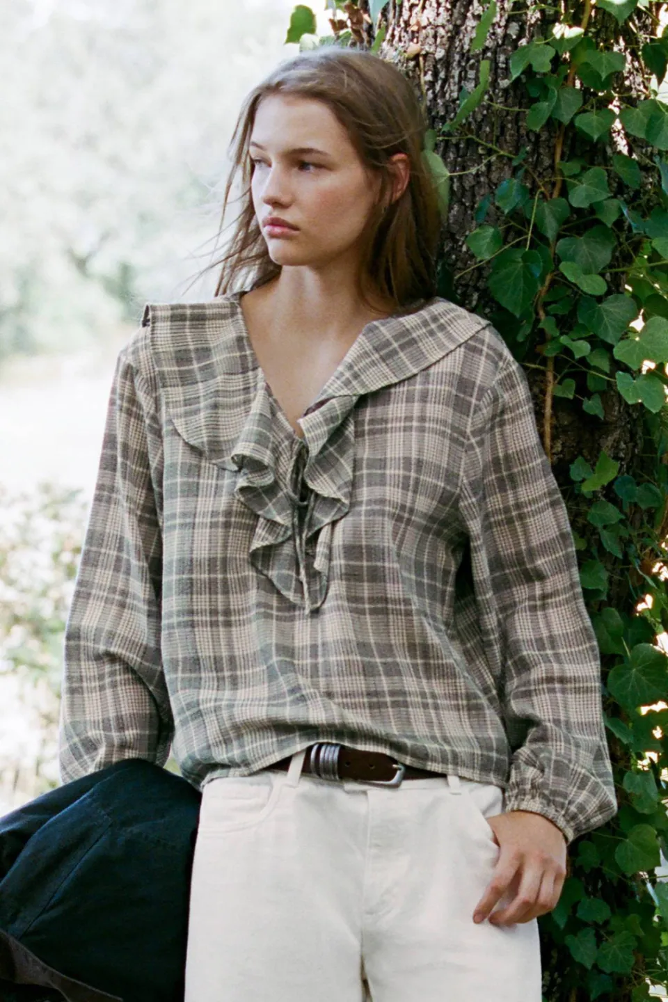 Mango Teen rechtvallende geruite blousetop met ruches beige/wit/zwart, foto 6