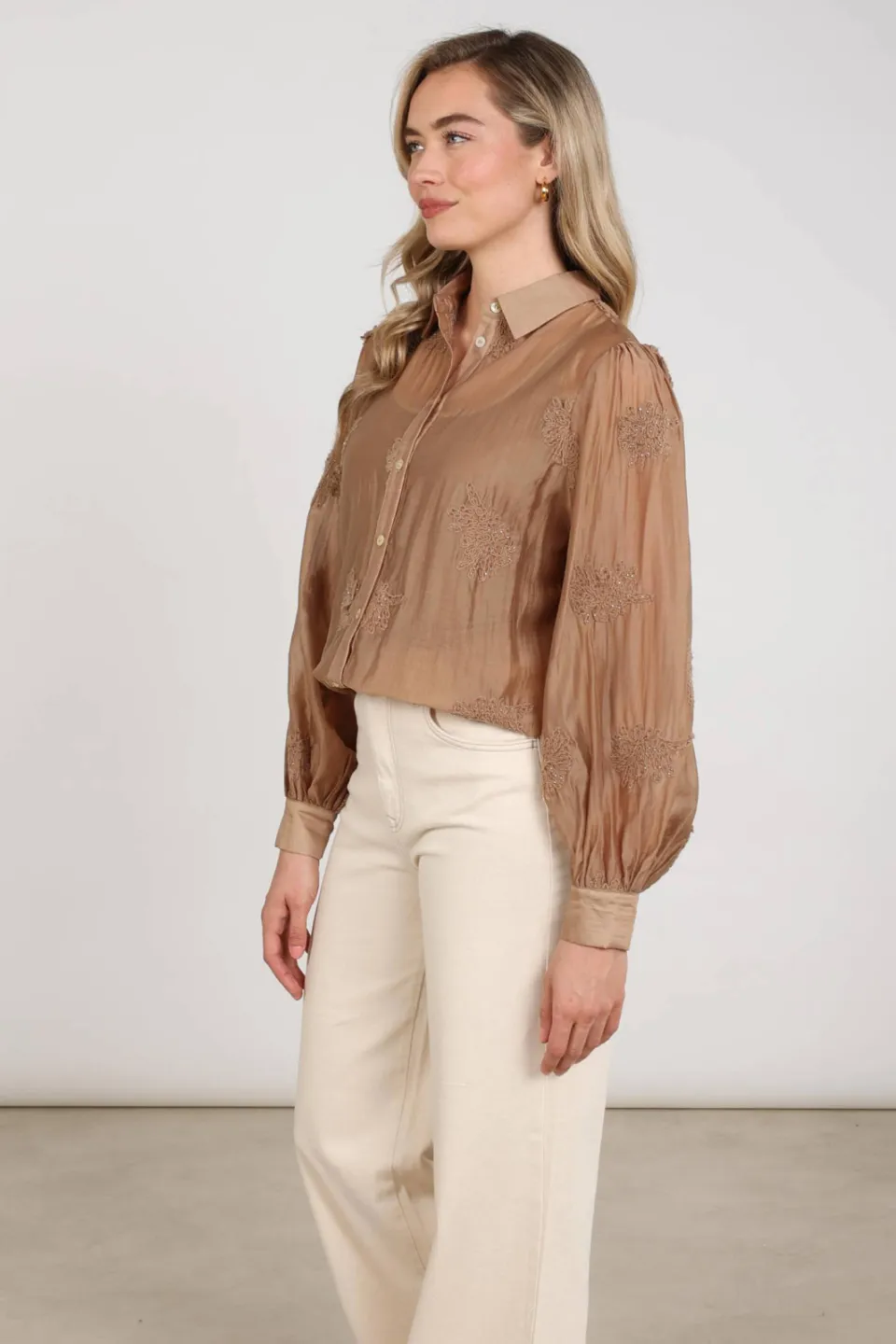 NUKUS Milanova blouse camel, foto 3