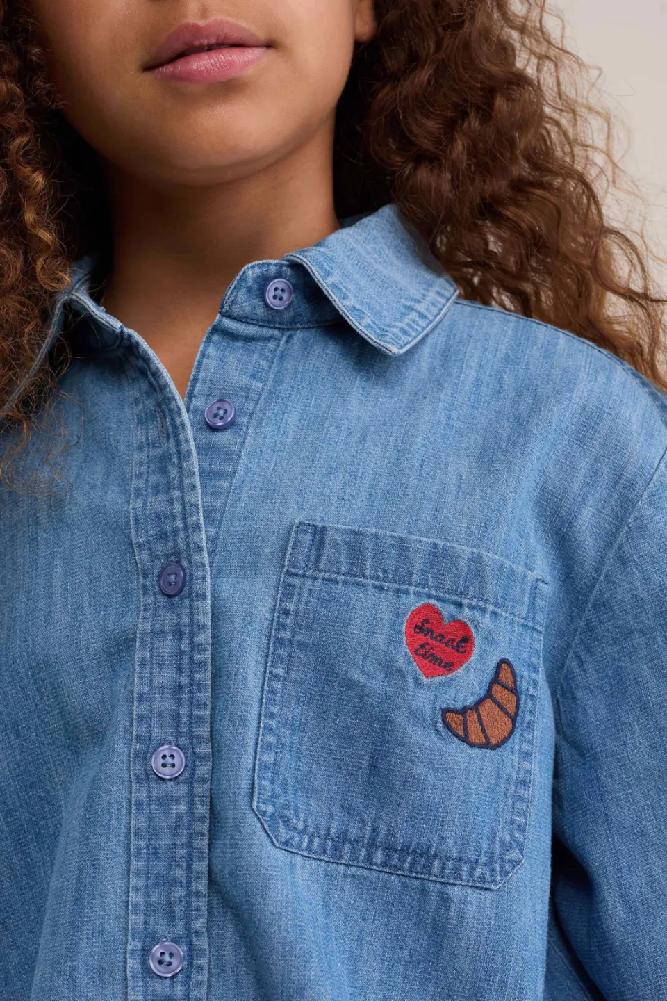 WE Fashion Blue Ridge denim blouse met borduursels middelblauw, foto 6