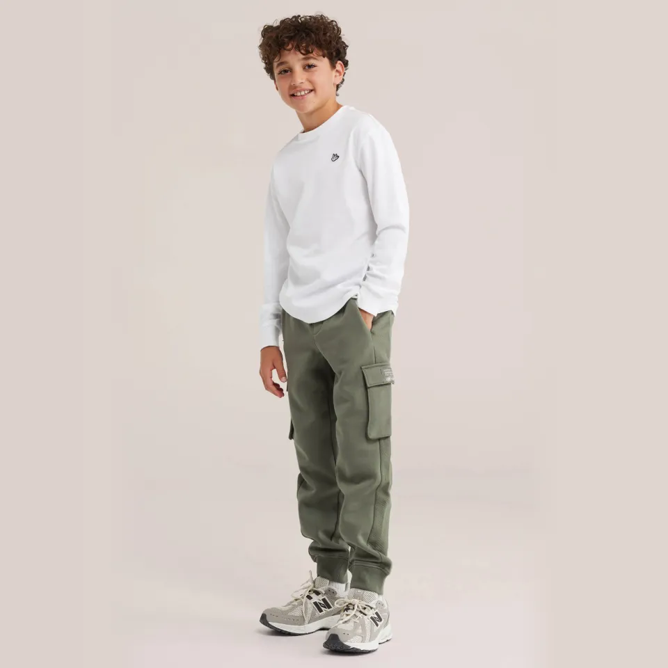 WE Fashion tapered cargo joggingbroek olijfgroen